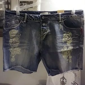 Graffiti jean shorts